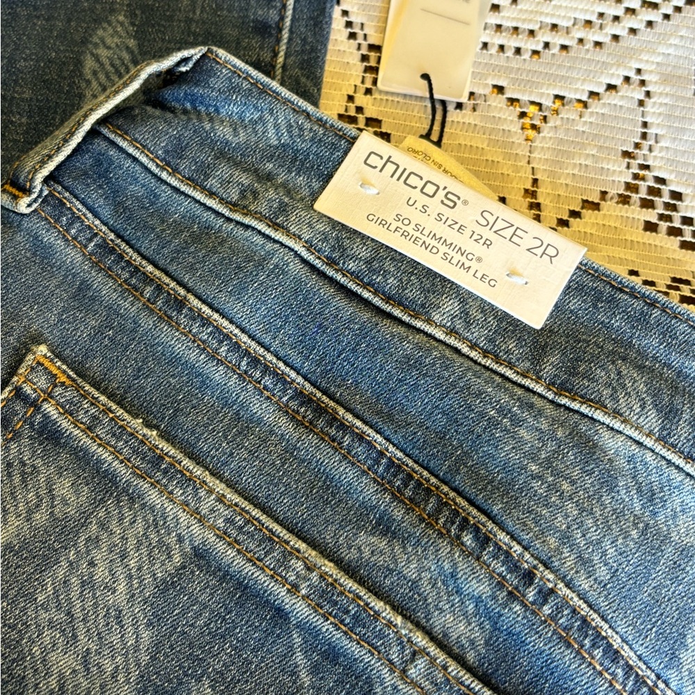 NWT Chico’s Newberry Indigo 2R So Slimming Girlfriend Slim Leg Jeans Trendy - Picture 8 of 15